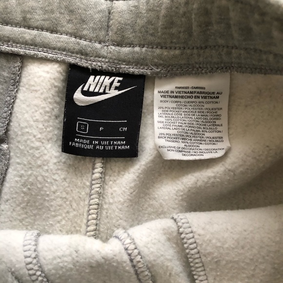 Awesome and comfortable Nike fleece shorts - Picture 5 of 8
